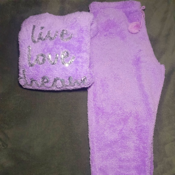 Large fuzzy lilac pajama set - Picture 4 of 4